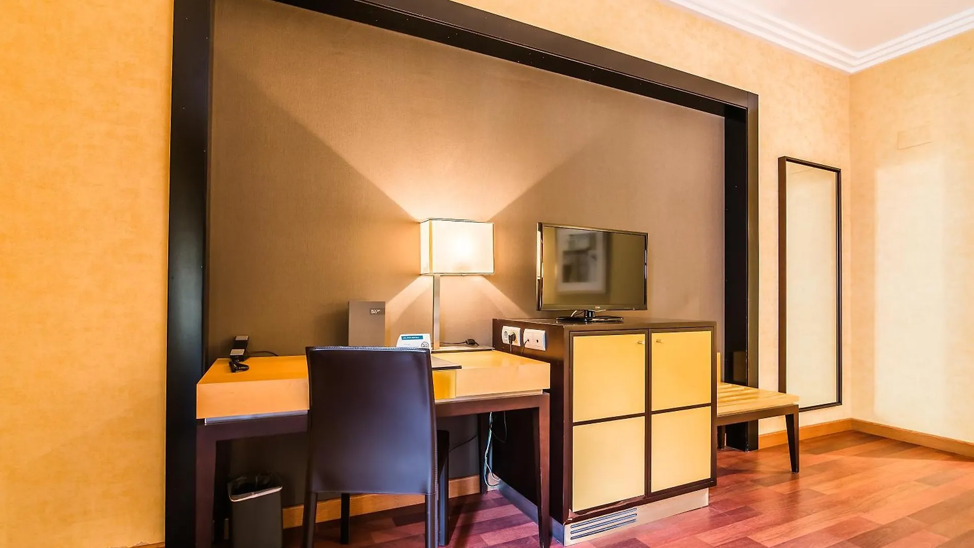 Exe Almeria Centro Hotell