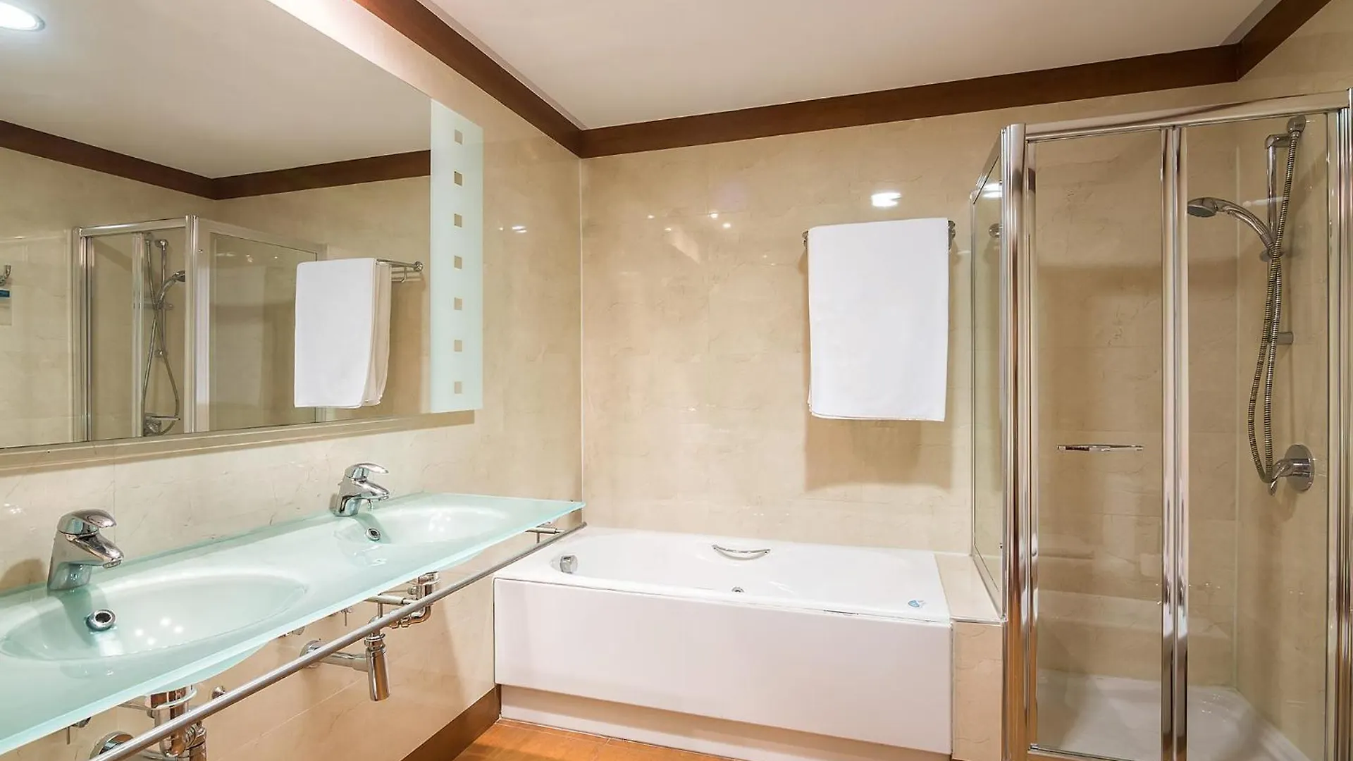 Exe Almeria Centro Hotell